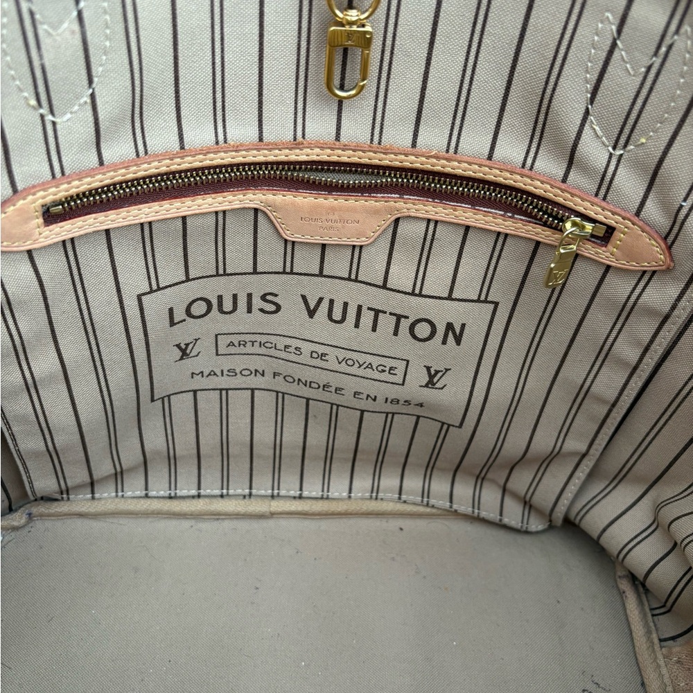 Louis Vuitton Monogram Neverfull MM - Picture 12 of 16